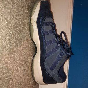 Navy low Jordan 11’s size 7 in kids.